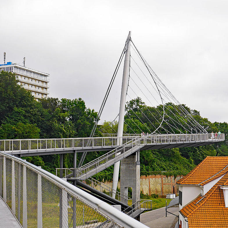 Preisgekrönte Fußgängerbrücke am Hafen Sassnitz.