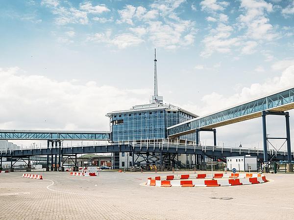 Das Terminal Gebäude im Mukran Port Fährhafen in Sassnitz.
