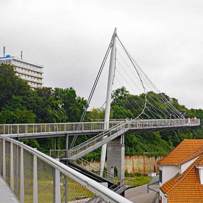 Wielokrotnie nagradzany most dla pieszych w porcie w Sassnitz.