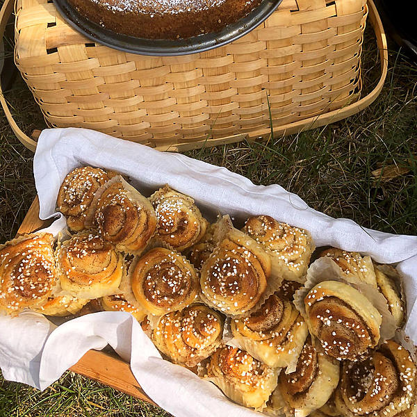 Swedish juicy cinnamon buns lie in a basket. 