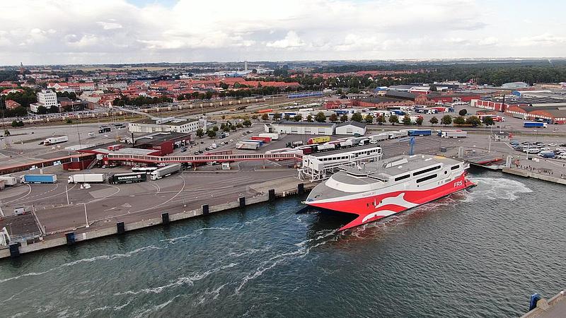 Der Skane Jet am Anleger im Fährhafen von Ystad