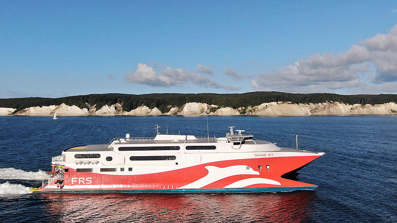 The Skane Jet passes the chalk cliffs at high speed