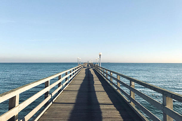 Sicht auf den Steg der Seebrücke Binz.