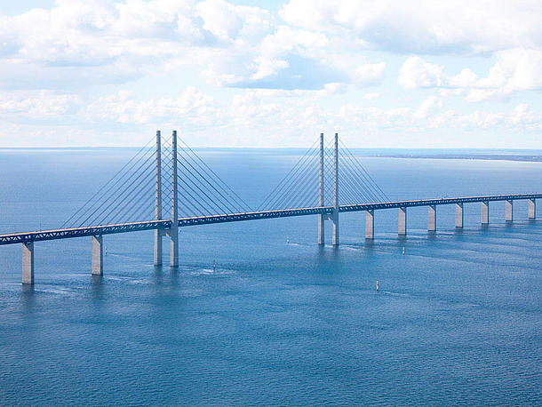 Luftbild der Öresundbrücke zwischen Malmö und Kopenhagen.
